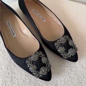 MANOLO BLAHNIK hangisi 38